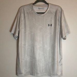 Under Armor Mens Athletic Shirt. SZ L